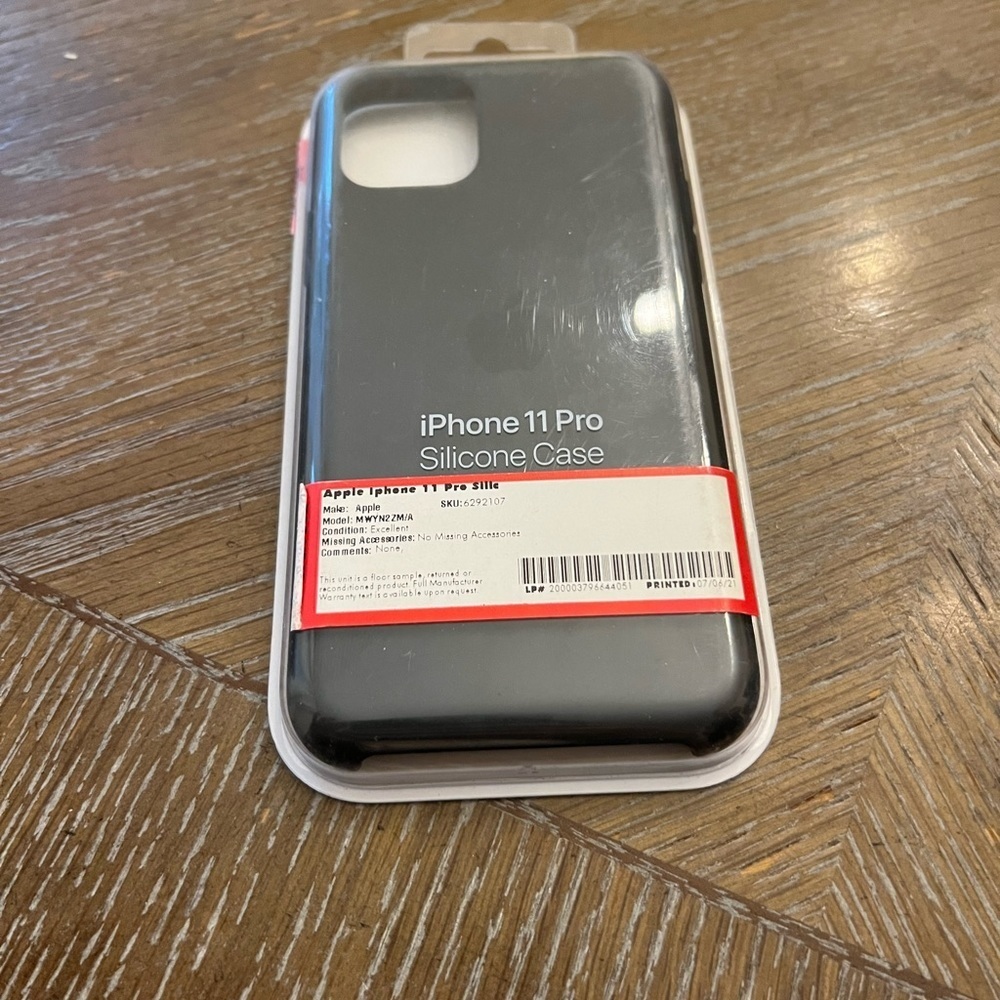 Apple IPhone 11 Pro silicone black case. Open box